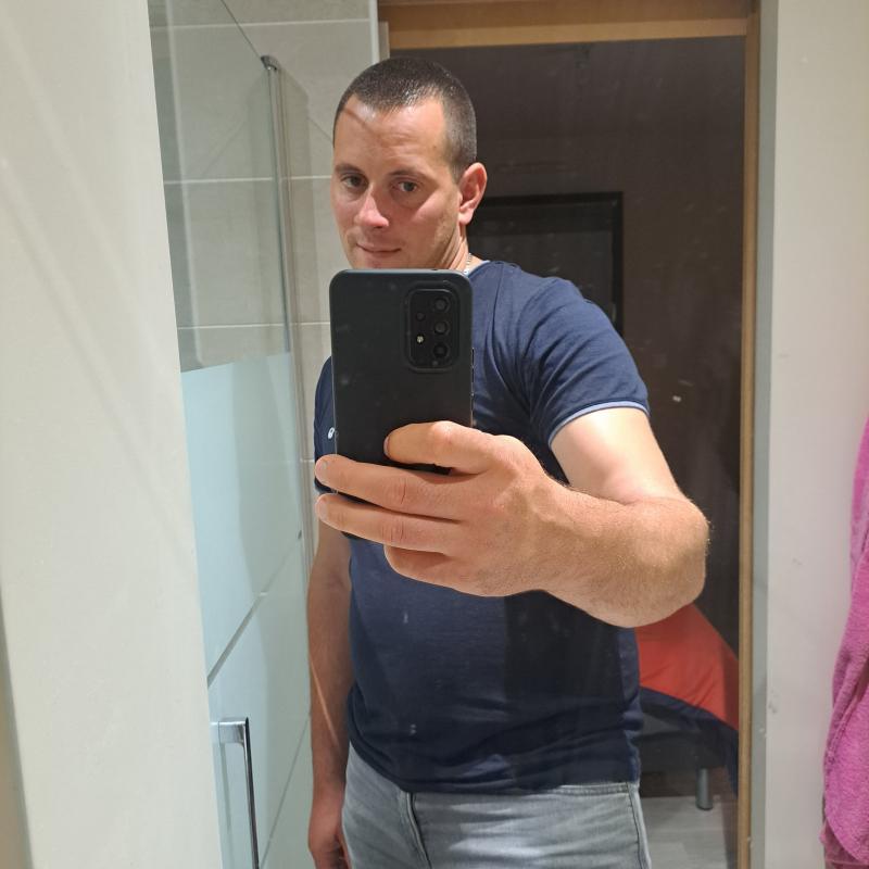 Antoine  32 ans Ernée