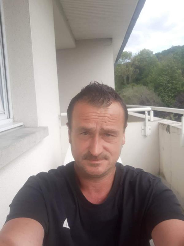 Gaetan  44 ans Laon