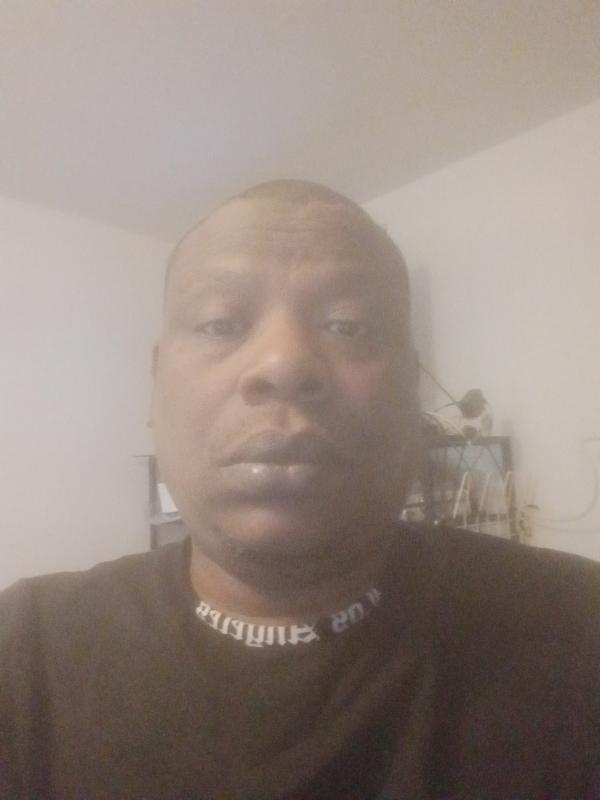 Cardenas andres 42 ans Saint Nazaire