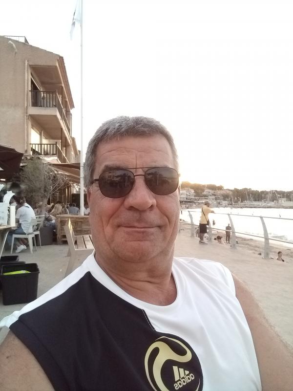 Alain  61 ans Peyrolles en Provence