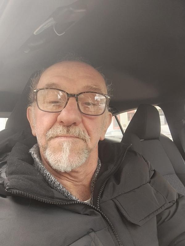 Joel 64 ans Calais