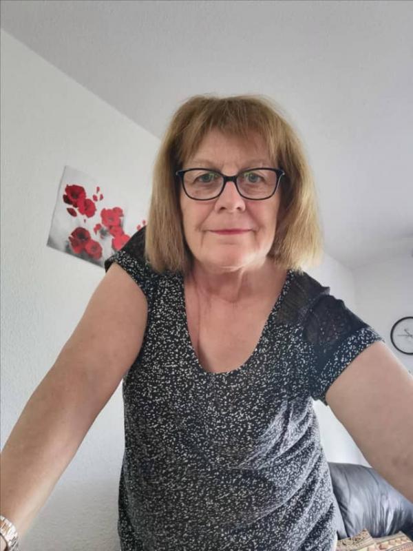 Chantal  69 ans Pineuilh