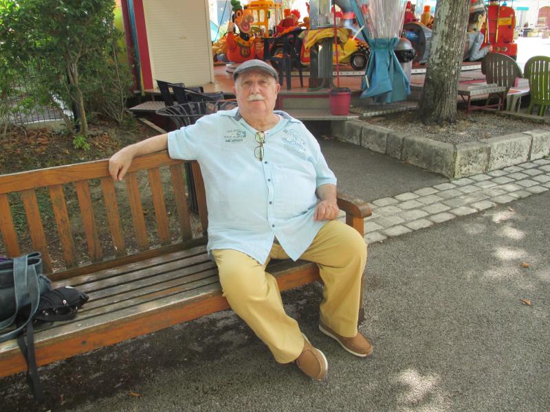 Michael  74 ans Lannion