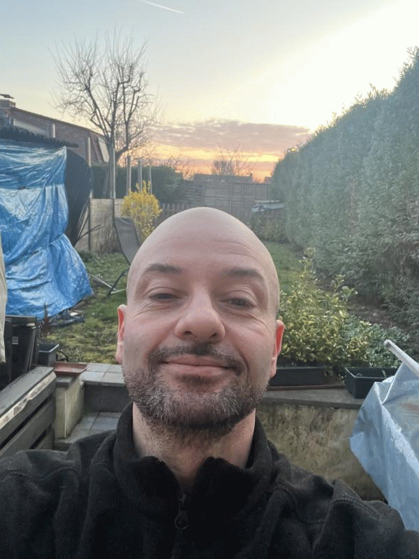 Tony 48 ans Neuville en Ferrain