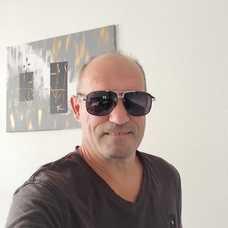 Mitch  57 ans Cargèse