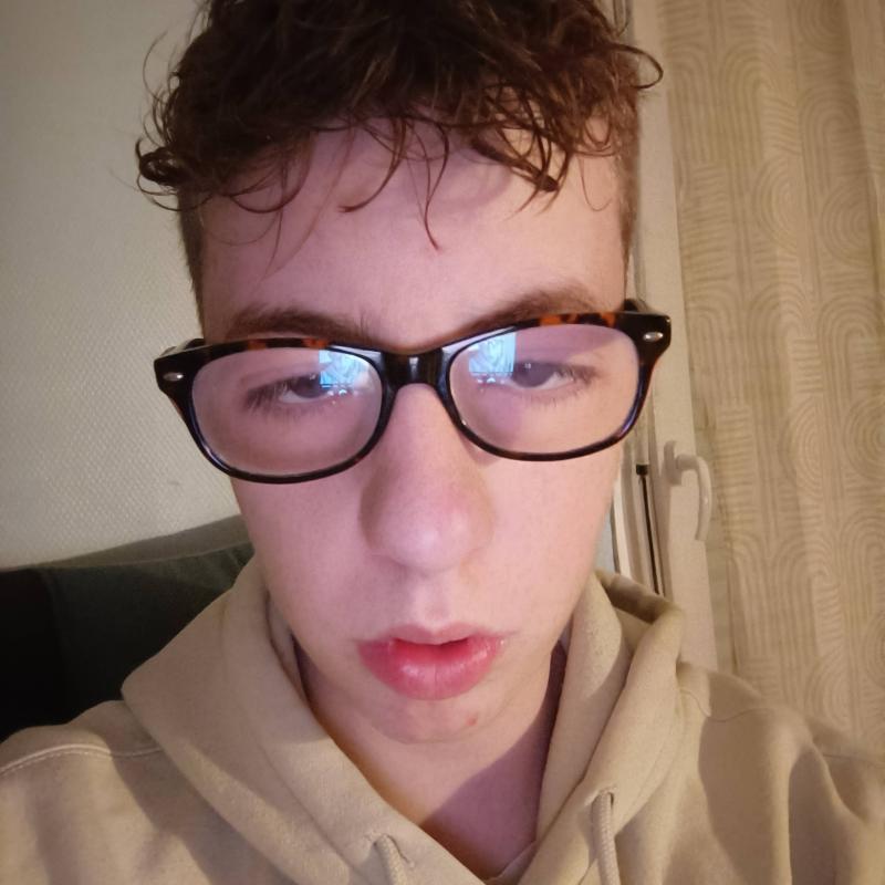 Axel 18 ans Port en Bessin Huppain