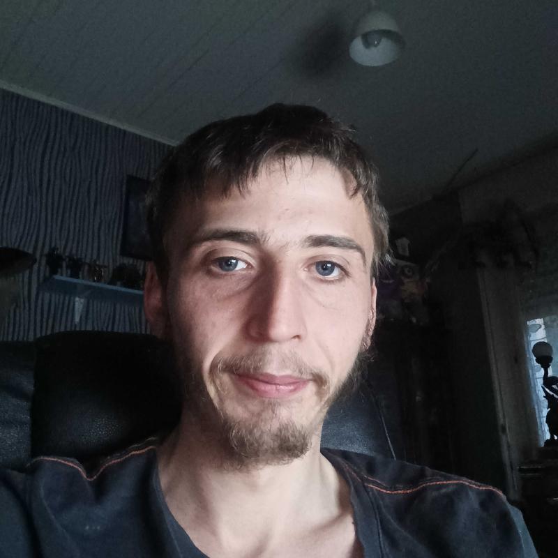 geoffrey 24 ans Thil