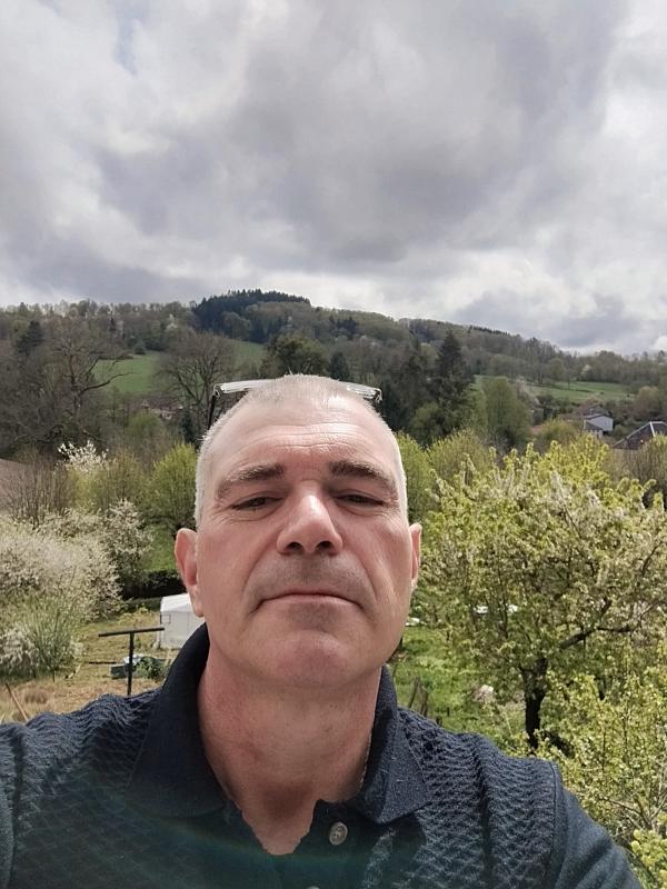 Hervé  50 ans Ferrières sur Sichon