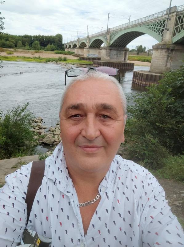 Franck  63 ans Challuy