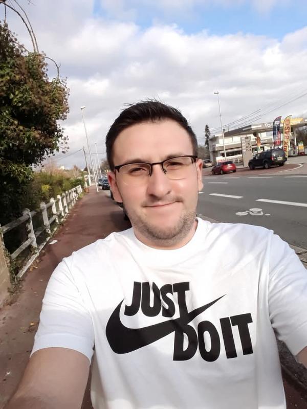 Julien  26 ans Talence