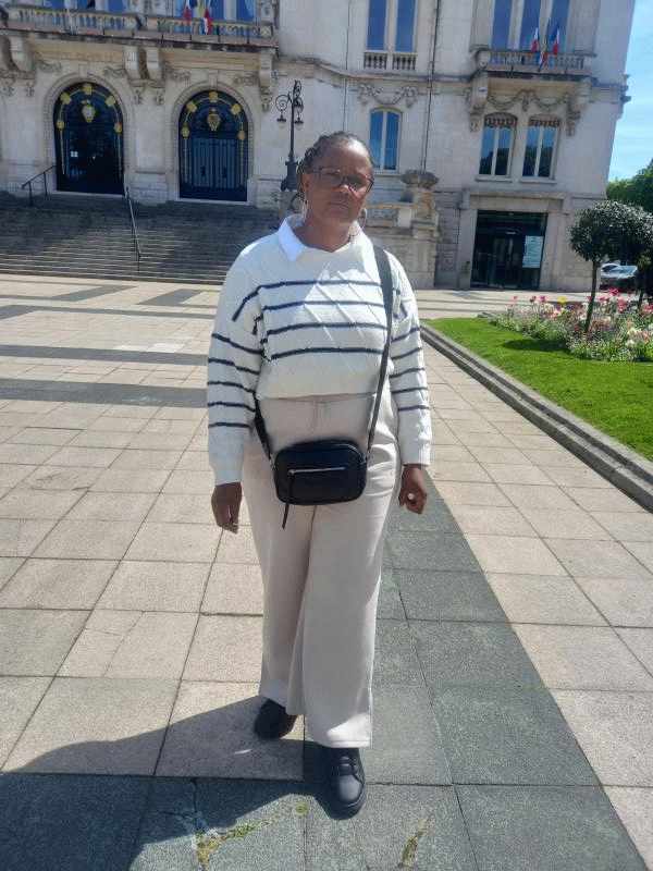 Emelyne  39 ans Vichy