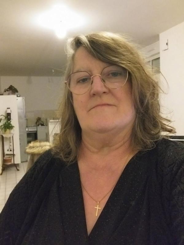 Mimie  63 ans Gosné