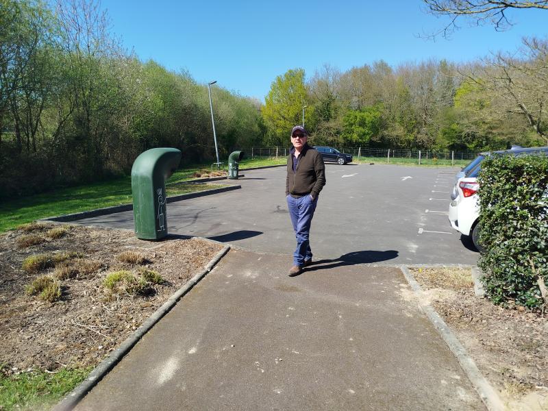 Daniel  67 ans Dinan
