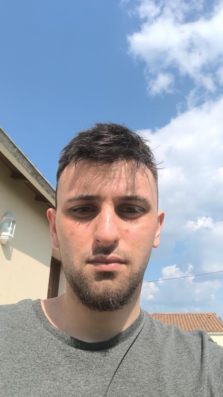 Maxime  27 ans Mougon