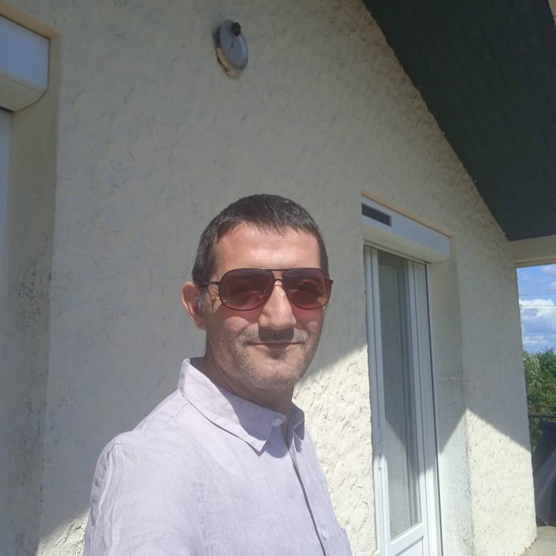 Stephane 47 47 ans Sainte Gemme la Plaine
