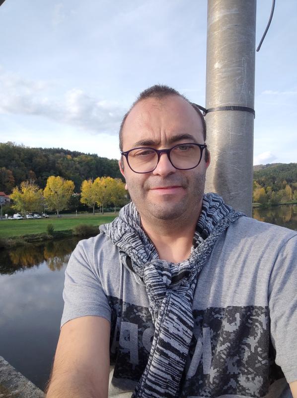 Jéjé  49 ans Yssingeaux