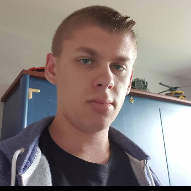 Julien 26 ans Le Mans