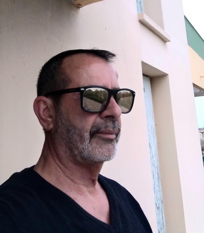 Michel  63 ans Garons