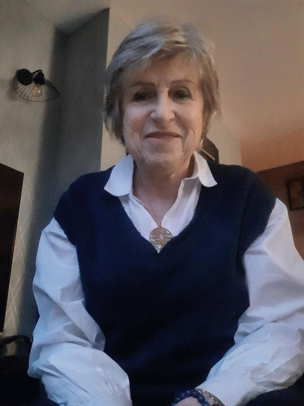 Chloé  73 ans Châteaugiron