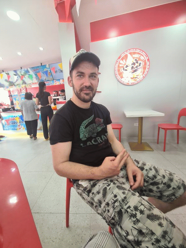 Victor  34 ans Toulouse