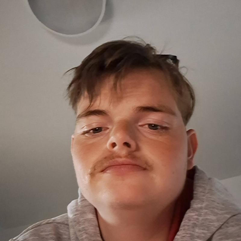 Yves 28 ans Saint Brieuc