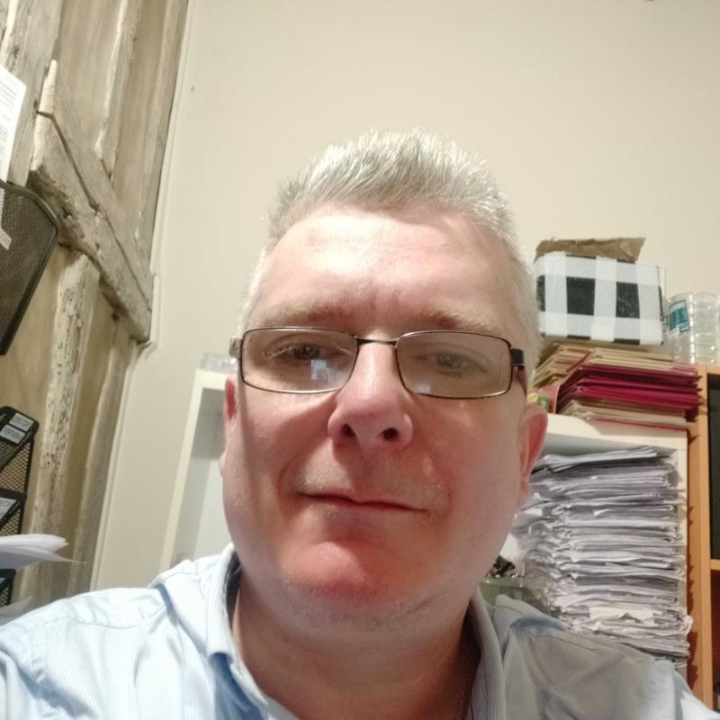 stephane 49 ans Troyes
