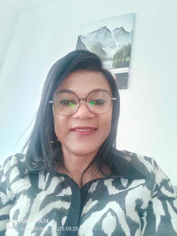 Linette  61 ans lyon 3eme arrondissement