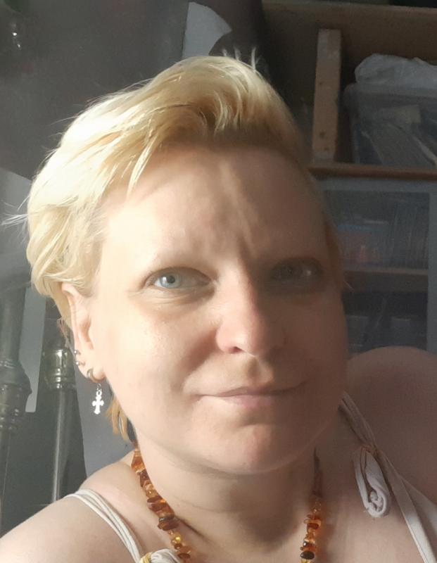 Aurelia  45 ans paris 19eme arrondissement