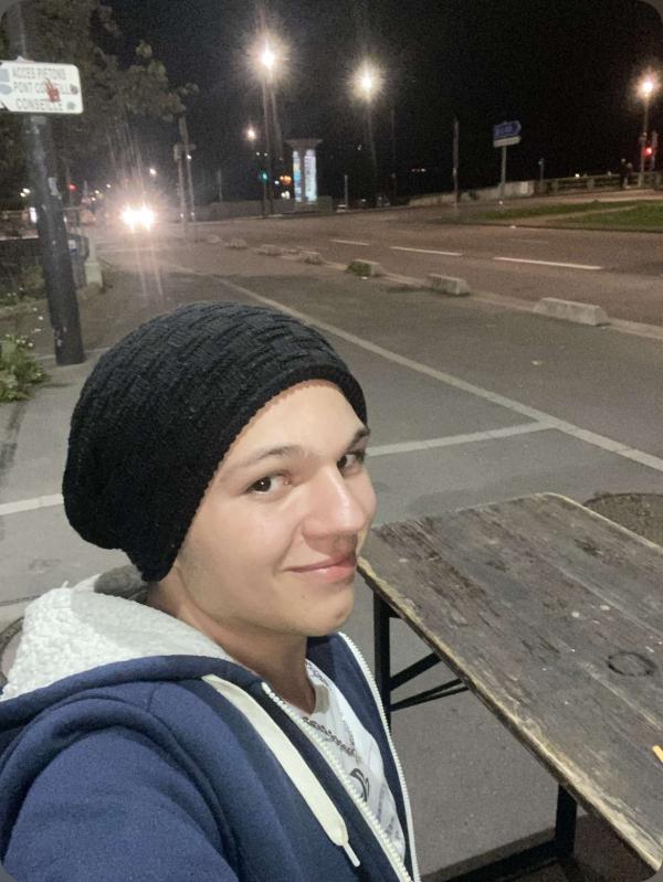 Lolo 21 ans Nîmes