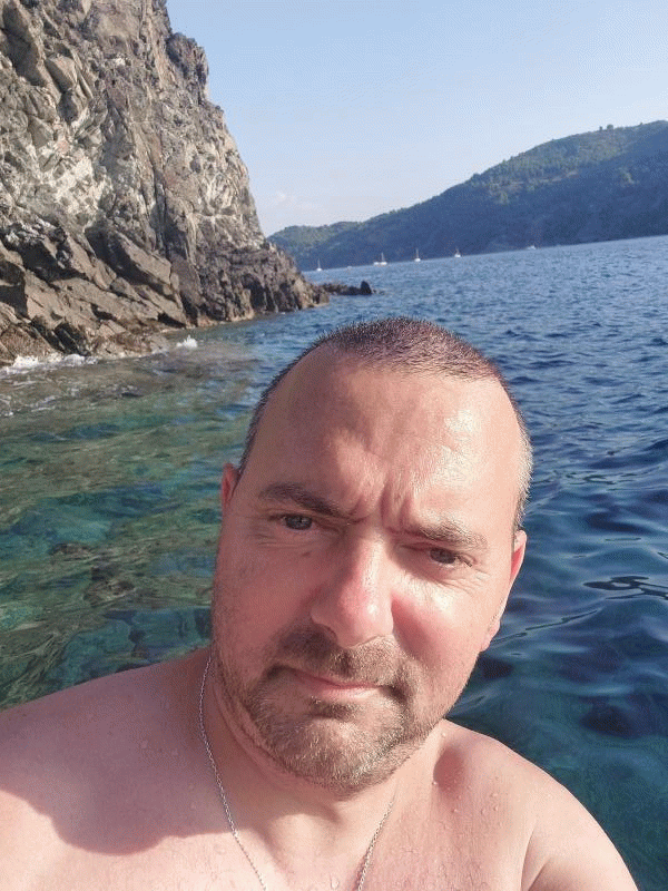 Nicolas  44 ans Avenas