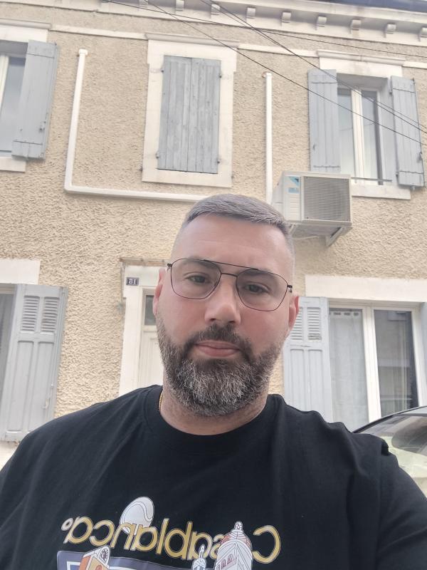 Greg 42 ans Eyragues