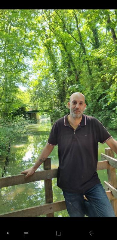 Juva  47 ans paris 15eme arrondissement